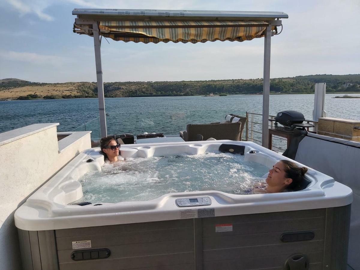 Luxury Apartment By The Sea With Private Whirlpool And Terrace 50M2 Posedarje Exterior photo