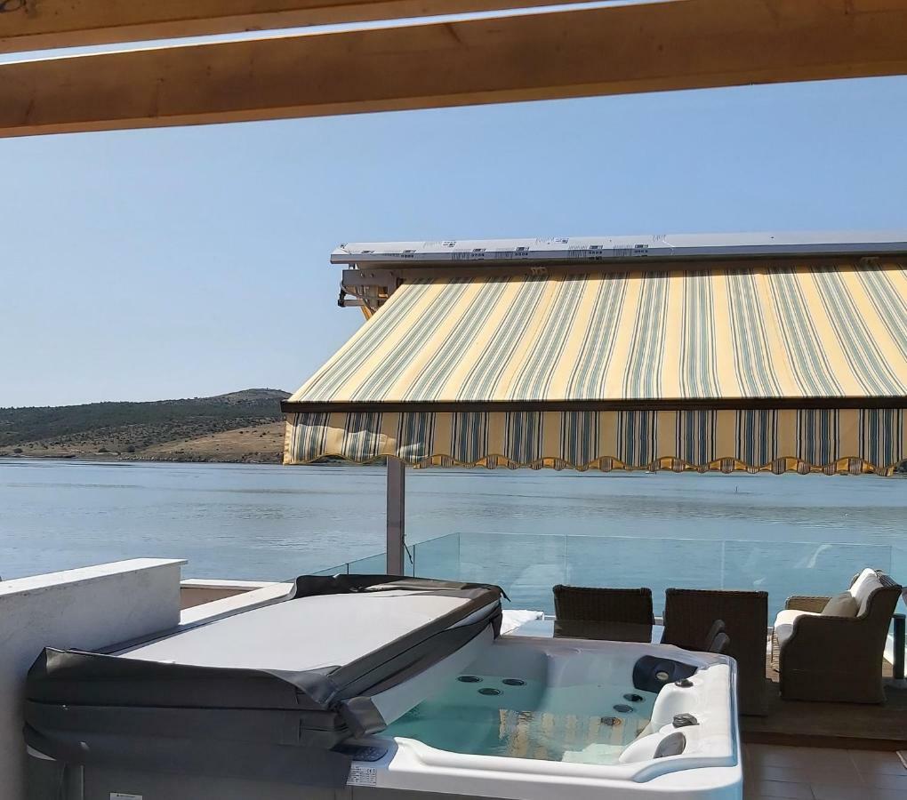 Luxury Apartment By The Sea With Private Whirlpool And Terrace 50M2 Posedarje Exterior photo